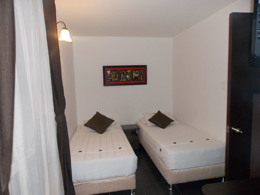 Hotel Central House A 5 Min De La Embajada Americana 보고타 외부 사진